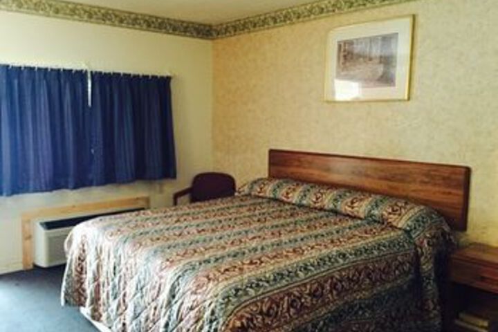 Room 9 of 13