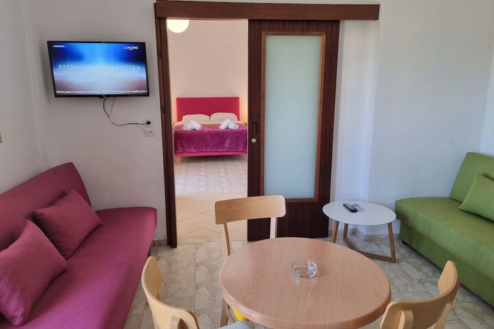Room 80 of 157
