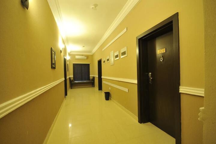 Ballroom/Hall 17 of 17