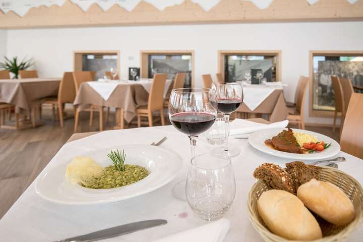 Dining 72 of 92