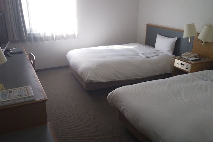 Room 11 of 32