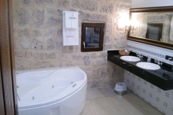Jetted tub
