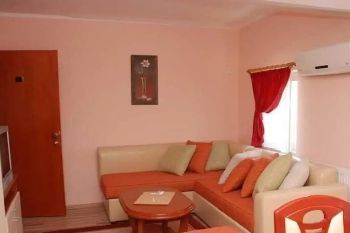 Room 4 of 19