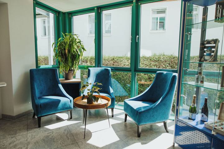 Lobby lounge