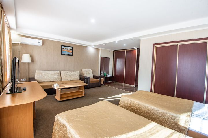 Room 8 of 42