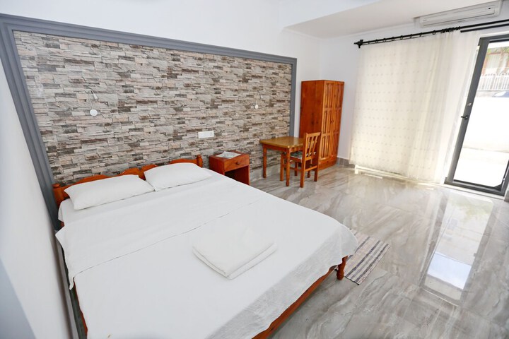Room 3 of 25