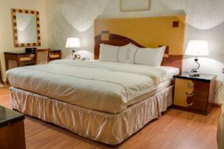 Room 9 of 38