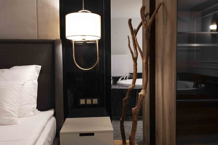 Room 16 of 129
