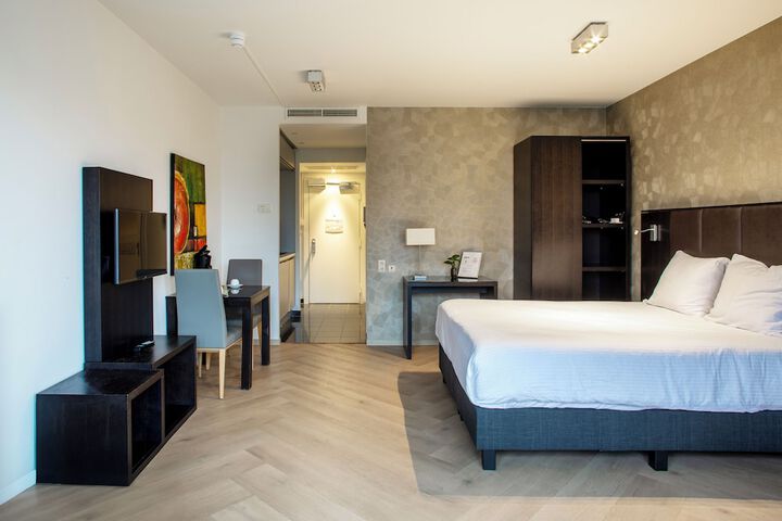 Room 15 of 62