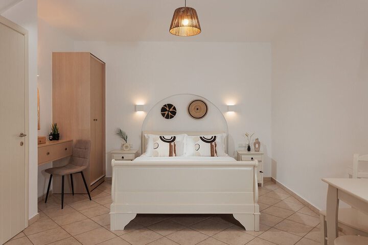 Room 3 of 83