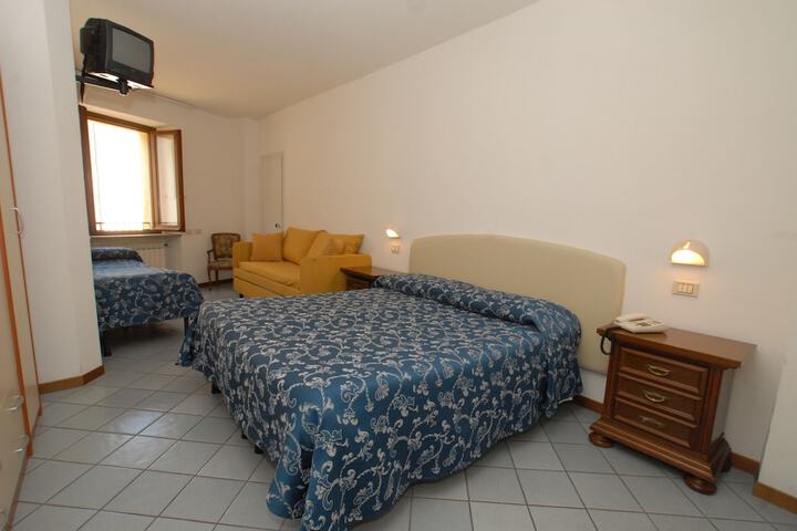 Room 3 of 21
