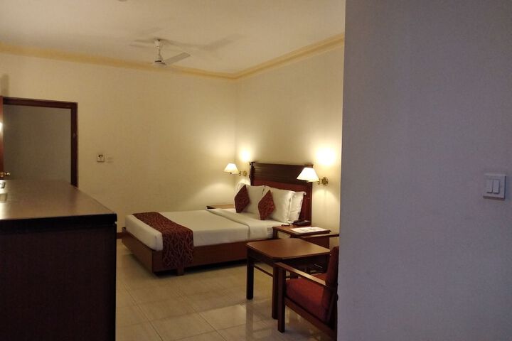 Room 10 of 37