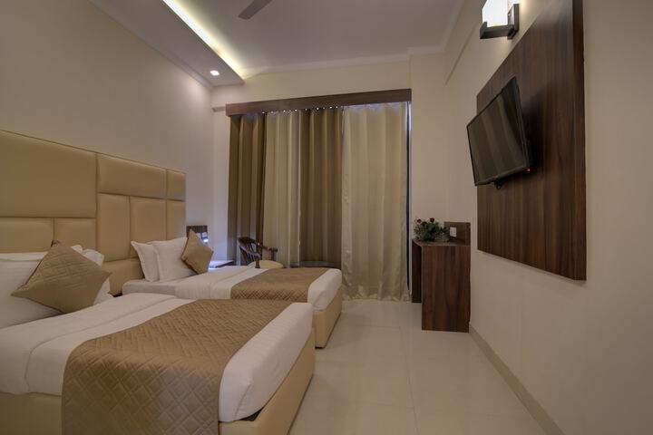 Room 14 of 93