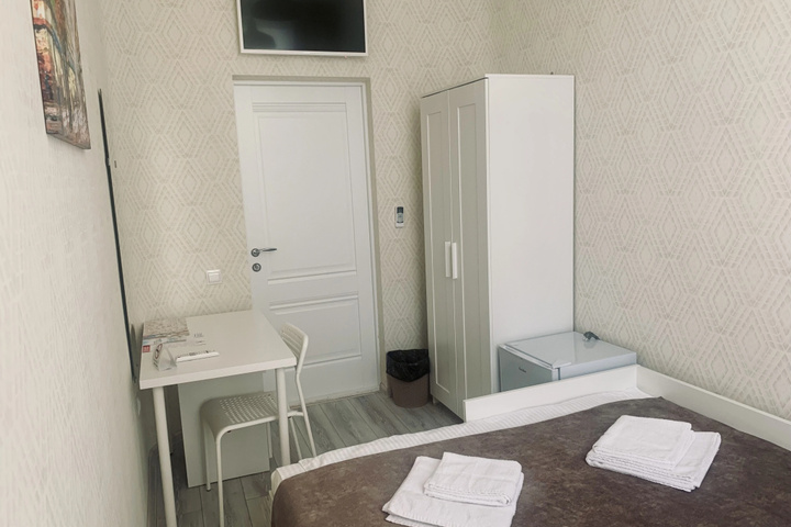 Room 27 of 37