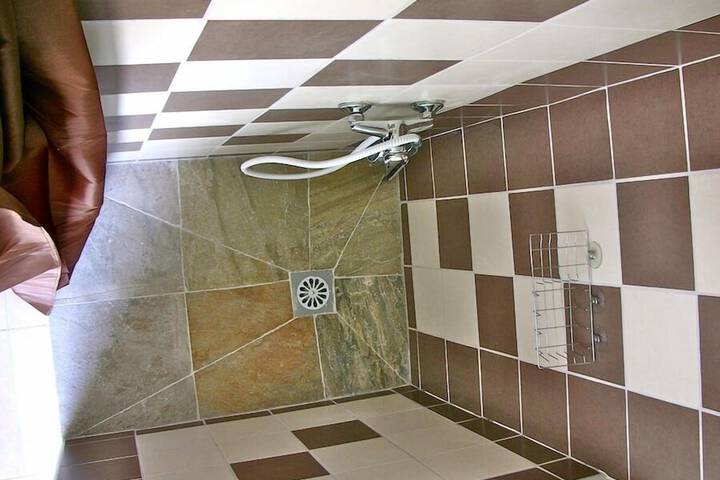 Room 8 of 13