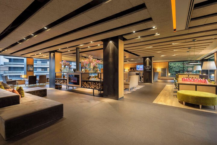 Entrance & Lobby