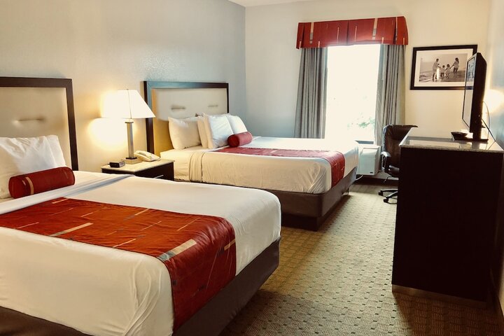 Quadruple Business Queen Bed (4 of 6)