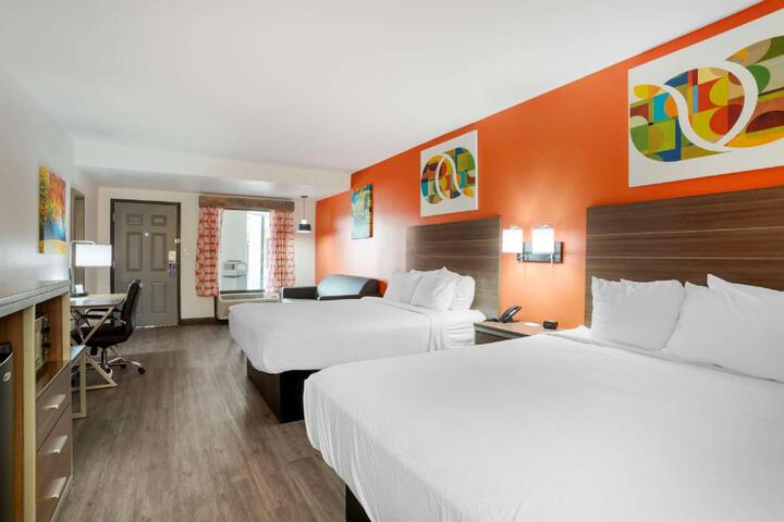 2 Queen Beds Microwave and Refrigerator WiFi Continental Breakfast (9 of 21)