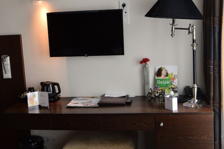 Room 7 of 106