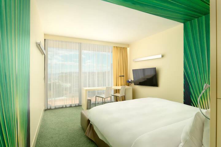 Room 87 of 310