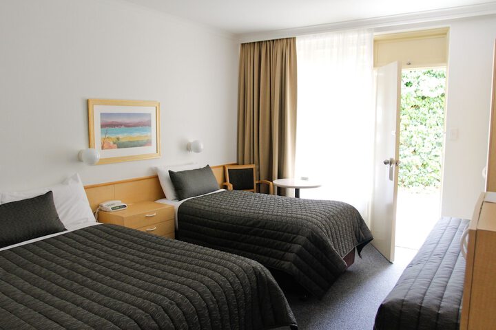 Room 3 of 28
