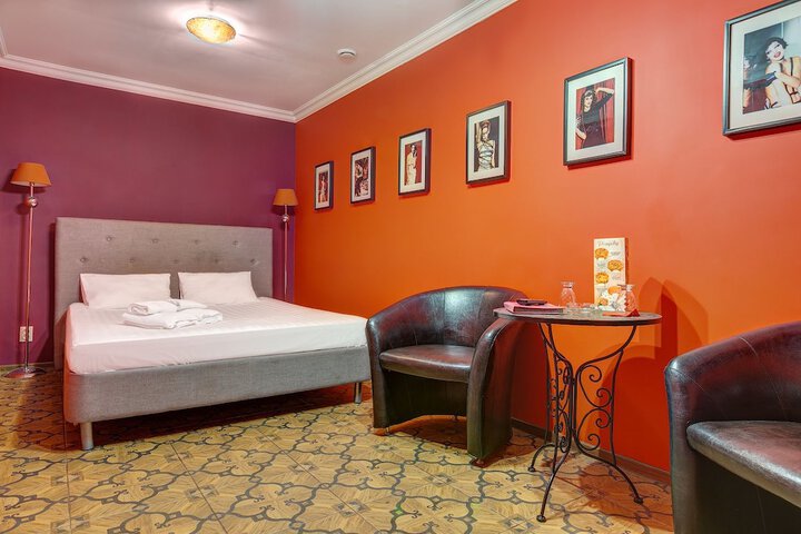 Room 9 of 36