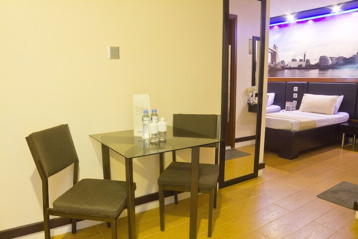 Room 8 of 40
