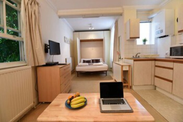 Room 10 of 11