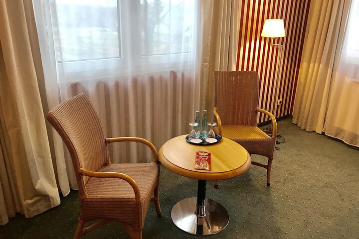 Room 4 of 28