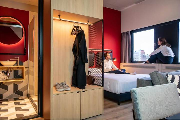 Room 8 of 43