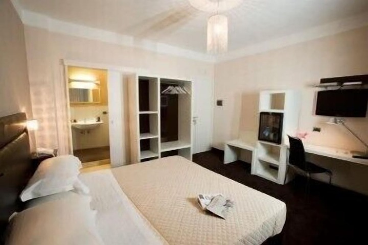 Room 42 of 75