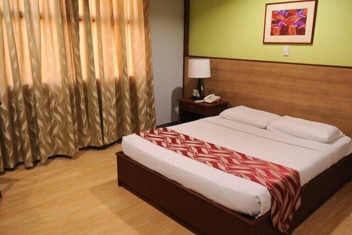 Room 18 of 28