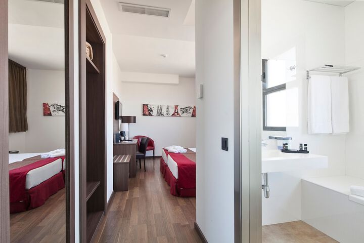 Room 27 of 74