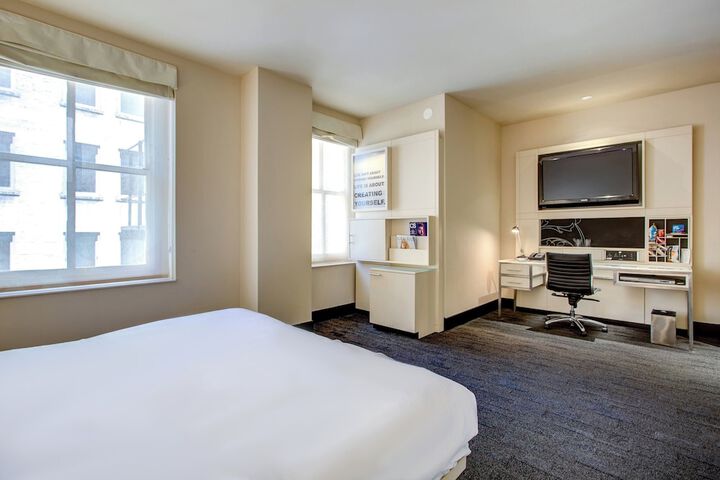 1 King Bed (1 of 21)