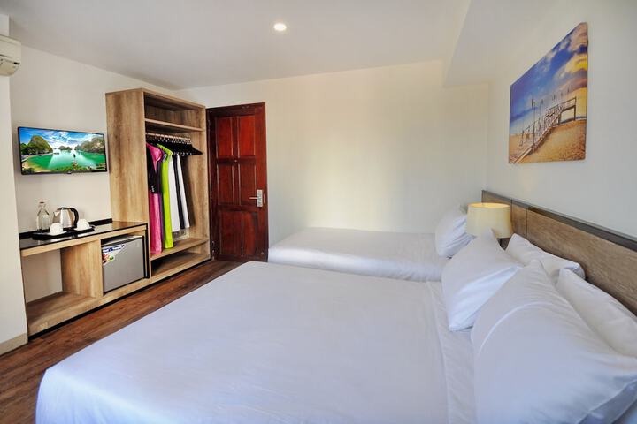 Room 4 of 16