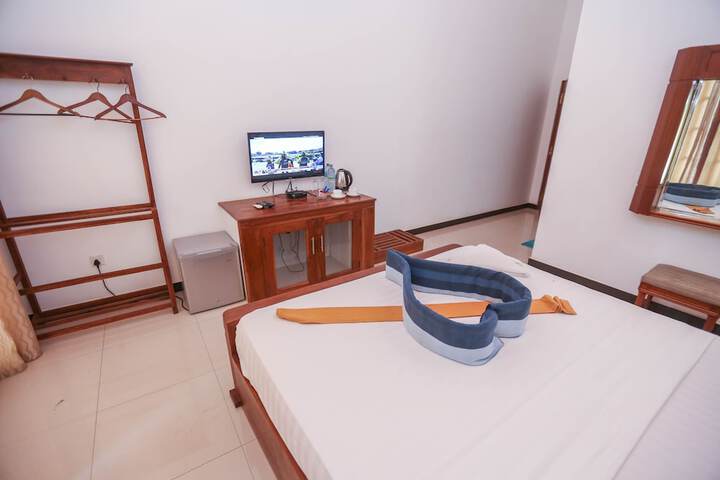 Room 4 of 32