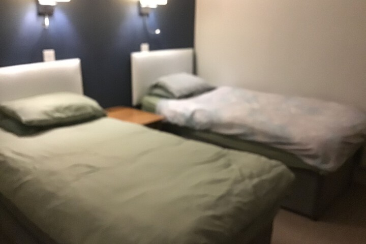 Room 6 of 9