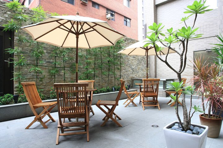 Hotel Exterior 71 of 81