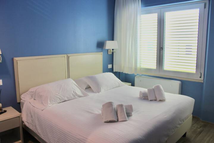 Room 3 of 16