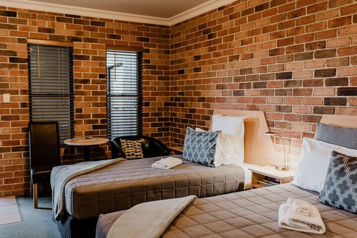 Room 11 of 33