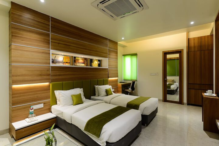 Room 32 of 85