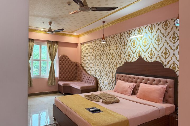 Room 10 of 32