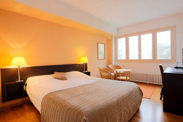 Room 4 of 11