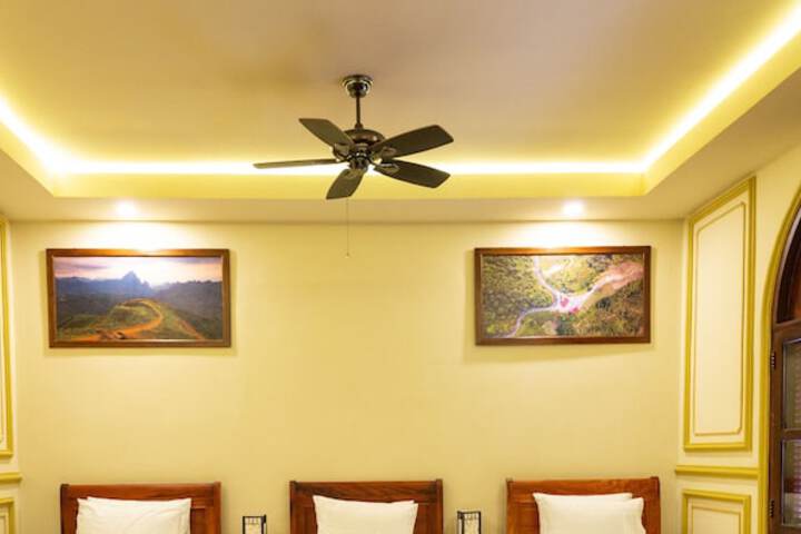 Room 25 of 28