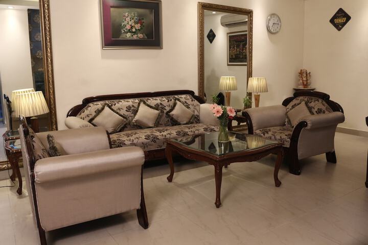 Guest Lobby