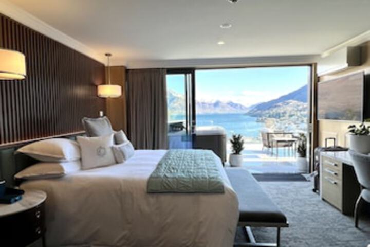 Room 43 of 216