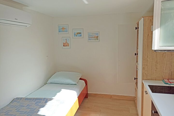 Room 20 of 117