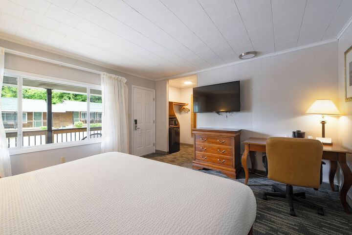 Room 204 of 549
