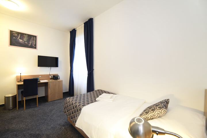 Room 12 of 39