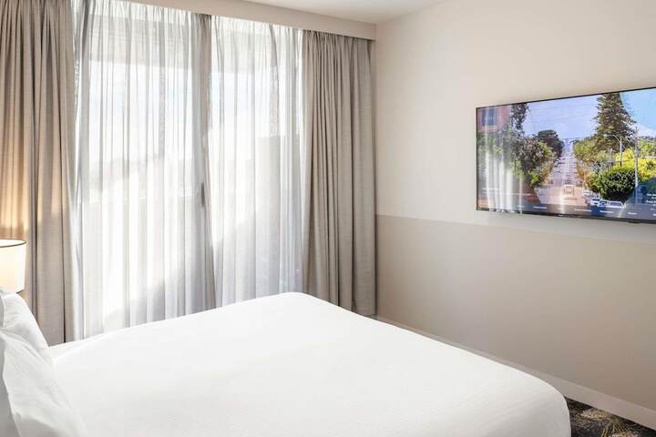 Room 115 of 163